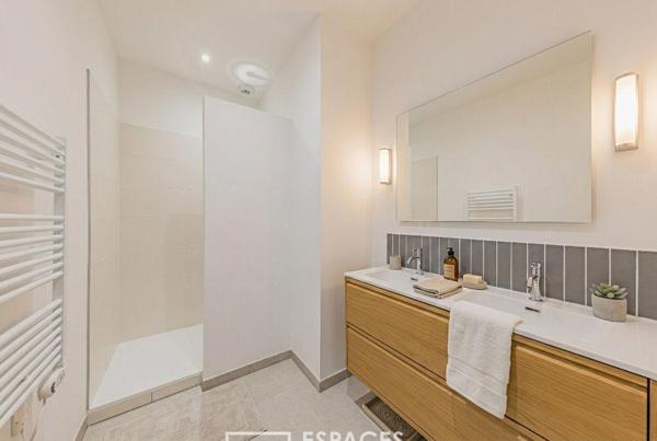 Appartement lumineux avec terrasse proche de la plage