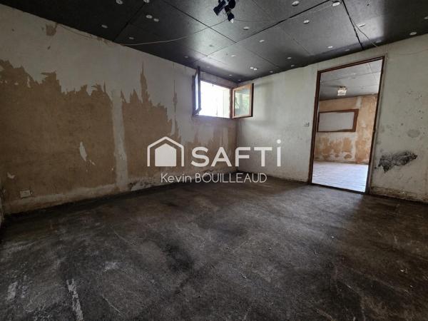 Calme, proche des commodités, 334m² à rénover avec garage.