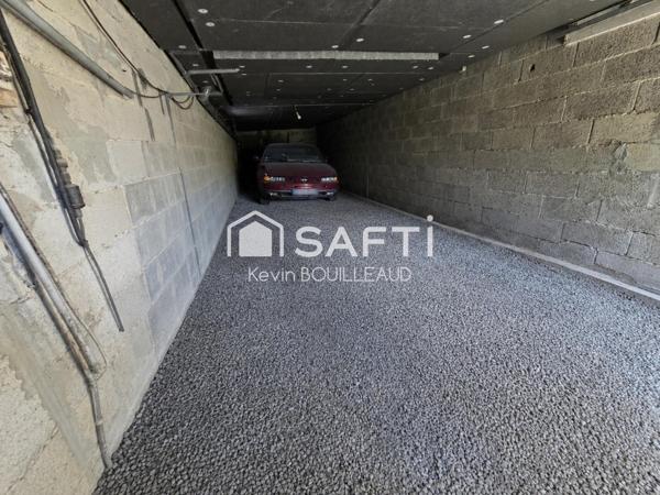 Calme, proche des commodités, 334m² à rénover avec garage.