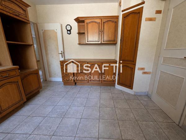 Calme, proche des commodités, 334m² à rénover avec garage.