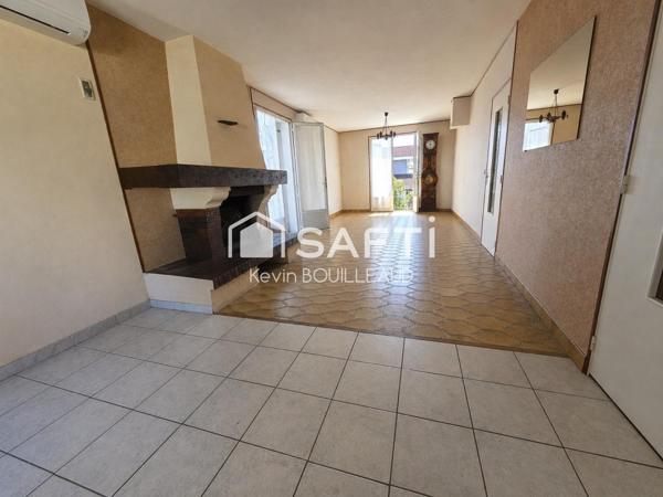 Calme, proche des commodités, 334m² à rénover avec garage.