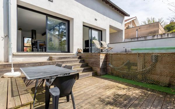 Maison à vendre    5 pièces •  Bron