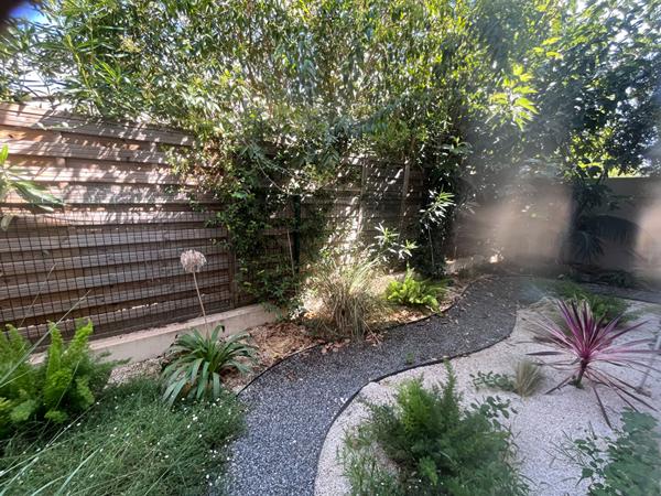 HYERES Secteur Ouest , A Vendre Villa Neuve T7,  Jardin, Piscine, Garage.