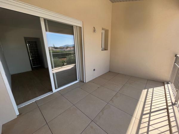 HYERES Secteur Ouest , A Vendre Villa Neuve T7,  Jardin, Piscine, Garage.