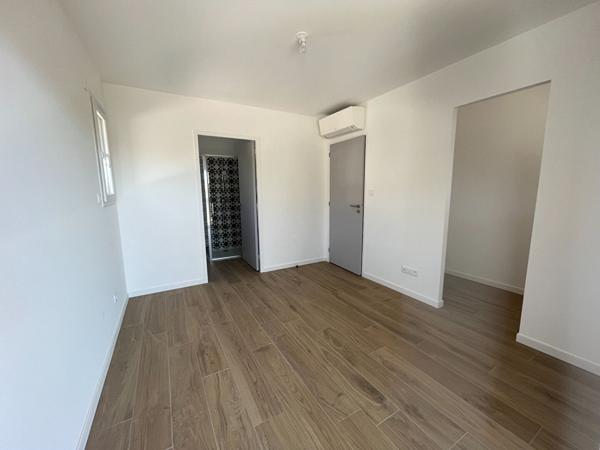 HYERES Secteur Ouest , A Vendre Villa Neuve T7,  Jardin, Piscine, Garage.