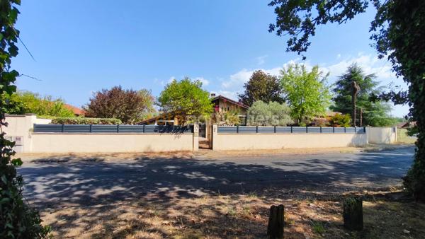Vente
                Maison130 m² - 6 Pièces -
                    MONT DE MARSAN (40000)