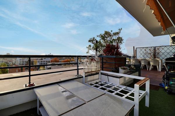 Rare sur le marché : duplex récent avec 70 m² d'extérieurs et vue La Défense / Tour Eiffel