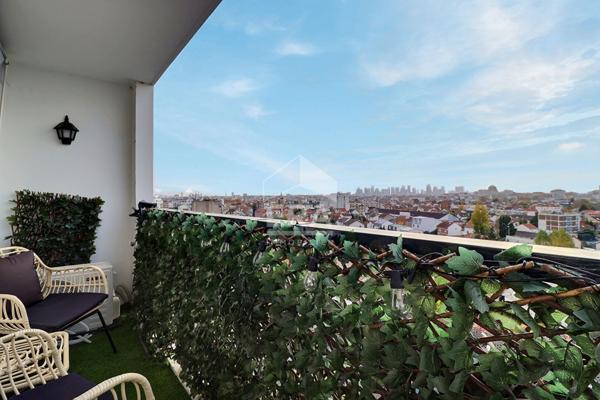 Rare sur le marché : duplex récent avec 70 m² d'extérieurs et vue La Défense / Tour Eiffel