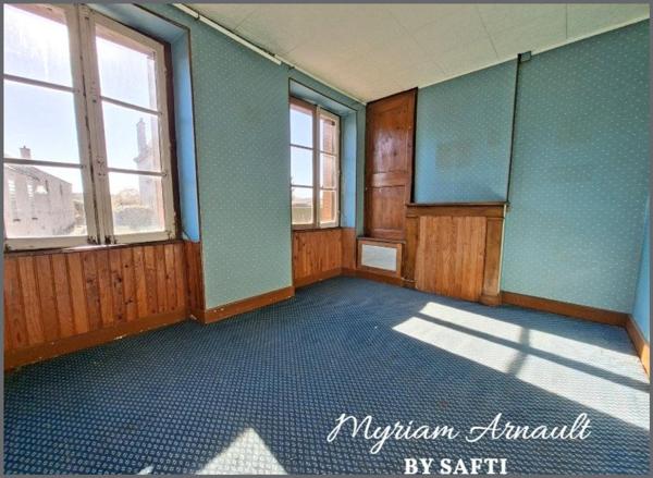 MAISON 3 NIVEAUX AVEC GARAGE ET JARDIN A RENOVER