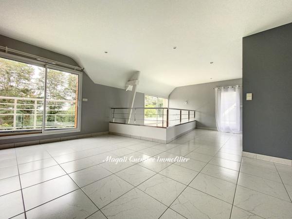 Montfort-sur-Meu (35160) Magnifique maison d'architecte de 255 m² avec piscine intérieure. Accès en moins de 30 min à la gare de Renne