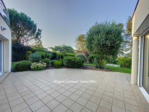 Montfort-sur-Meu (35160) Magnifique maison d'architecte de 255 m² avec piscine intérieure. Accès en moins de 30 min à la gare de Renne