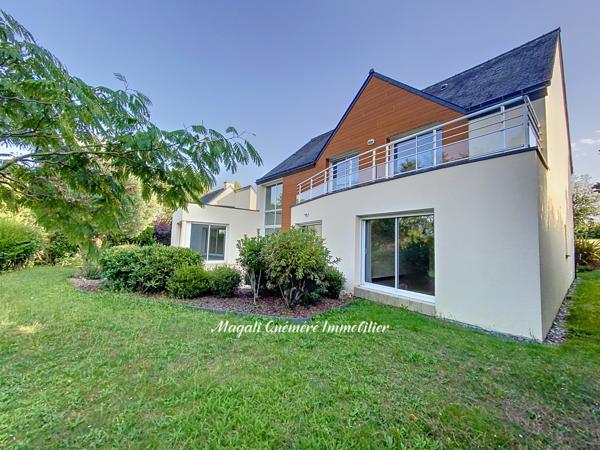 Montfort-sur-Meu (35160) Magnifique maison d'architecte de 255 m² avec piscine intérieure. Accès en moins de 30 min à la gare de Renne