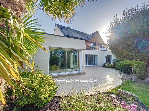 Montfort-sur-Meu (35160) Magnifique maison d'architecte de 255 m² avec piscine intérieure. Accès en moins de 30 min à la gare de Renne