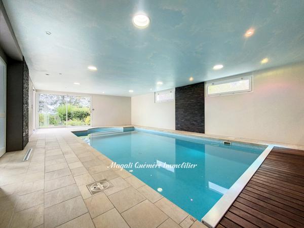 Montfort-sur-Meu (35160) Magnifique maison d'architecte de 255 m² avec piscine intérieure. Accès en moins de 30 min à la gare de Renne