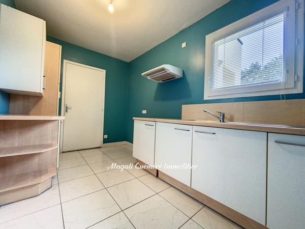 Montfort-sur-Meu (35160) Magnifique maison d'architecte de 255 m² avec piscine intérieure. Accès en moins de 30 min à la gare de Renne