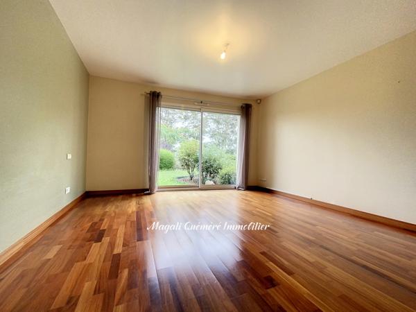 Montfort-sur-Meu (35160) Magnifique maison d'architecte de 255 m² avec piscine intérieure. Accès en moins de 30 min à la gare de Renne