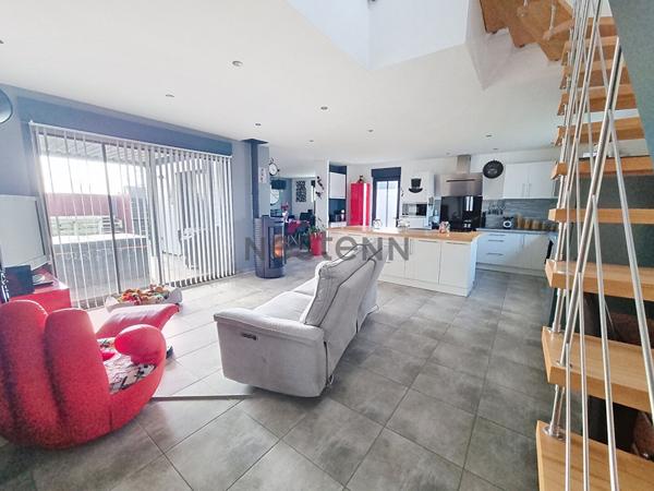 MAISON COMTEMPORAINE A MONNAIE 5 PIECES 123 m2 AVEC GARAGE ET JARDIN CLOS