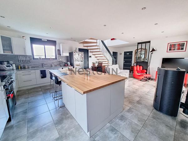 MAISON COMTEMPORAINE A MONNAIE 5 PIECES 123 m2 AVEC GARAGE ET JARDIN CLOS