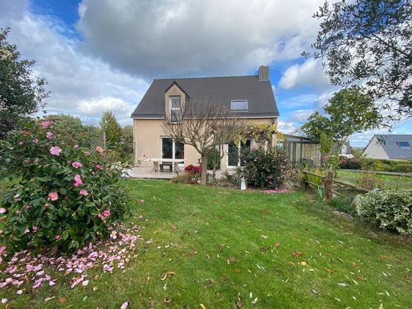 Maison située à Dinan possibilité 5 chambres et terrain de 1200m²