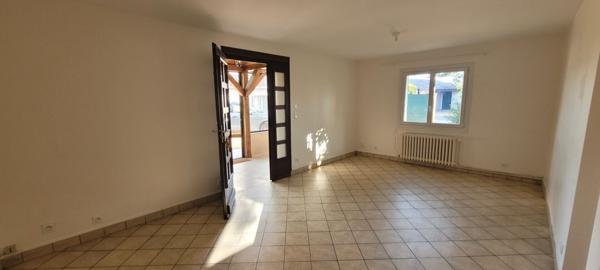 Ensemble immobilier à Saint-Avertin : Maison, dépendances et terrain à bâtir