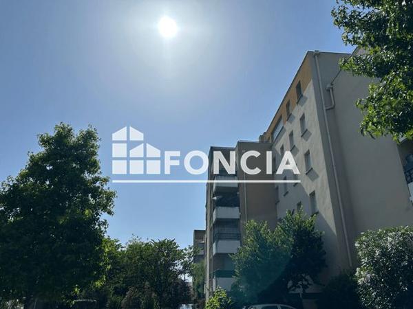 Location Appartement 2 pièces 46 m² - 100 AV. JEAN BRU Agen 47000