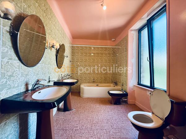 Vente
                Maison170 m² - 7 Pièces -
                    CONDE SUR VIRE (50890)