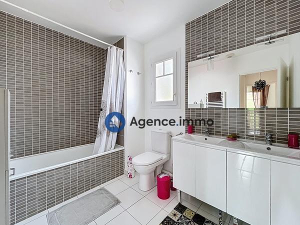 À vendre - Maison mitoyenne 2 côtés, 4 pièces située à Urrugne (64122)