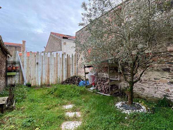 Maison Coeur de bourg - SAINTE FLAIVE DES LOUPS - 4 chambres - 132 m2