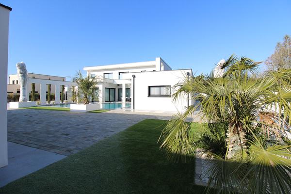 PROPRIÉTÉ DE STANDING A SAINT GERVAIS LA FORET 11 pièces 330 m2