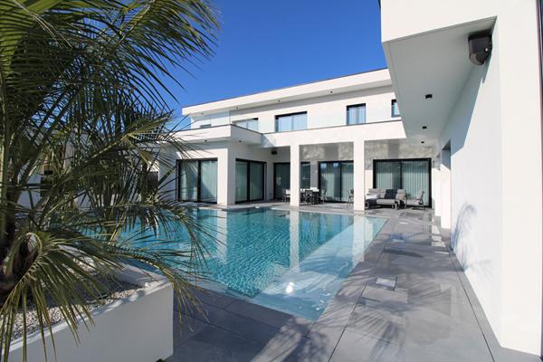 PROPRIÉTÉ DE STANDING A SAINT GERVAIS LA FORET 11 pièces 330 m2