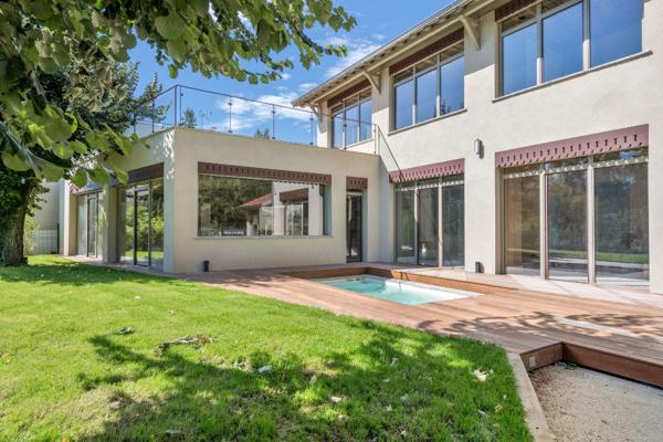 Ancienne dépendance avec extension contemporaine