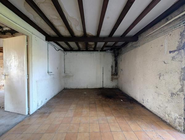 Garage 80 m² avec jardin