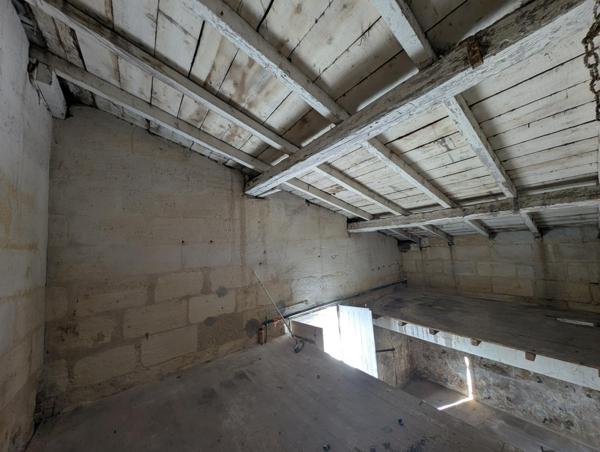 Garage 80 m² avec jardin