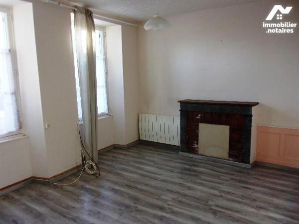 PUTANGES:  centre ville: Maison en pierres 4 chambres