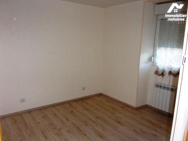 PUTANGES:  centre ville: Maison en pierres 4 chambres