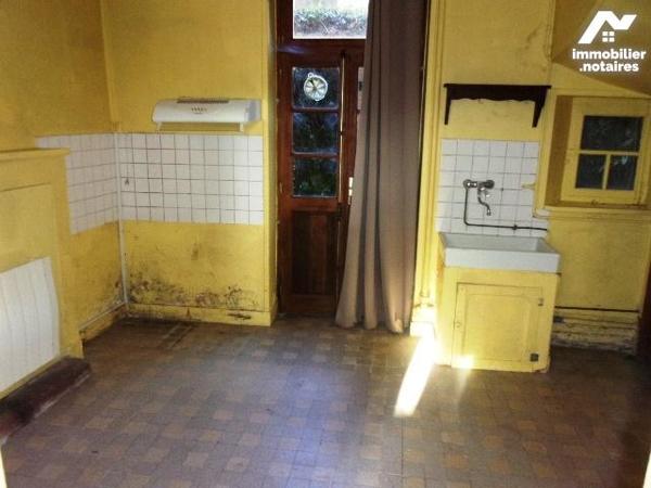 PUTANGES:  centre ville: Maison en pierres 4 chambres