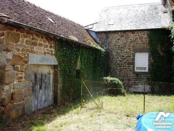 PUTANGES:  centre ville: Maison en pierres 4 chambres