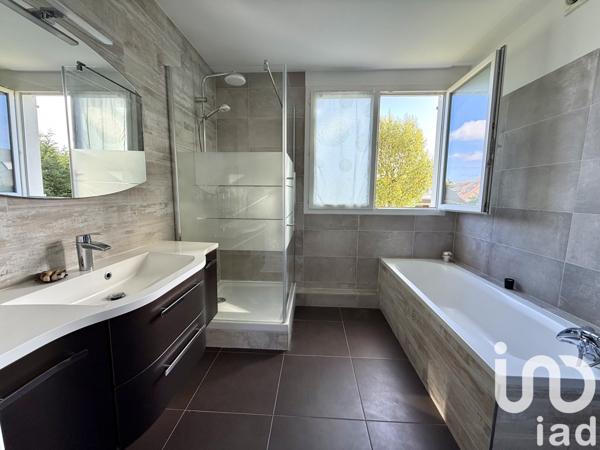 Maison à vendre 7 pièces 178 m² Voisins-le-Bretonneux