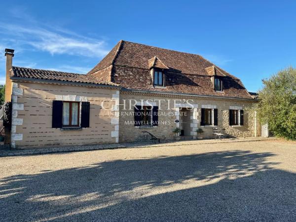 Magnifique ferme restaurée avec lac et piscine près de Bergerac, en Dordogne.