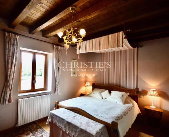 Magnifique ferme restaurée avec lac et piscine près de Bergerac, en Dordogne.