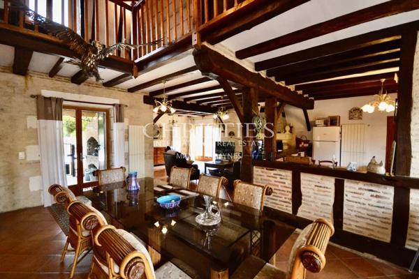 Magnifique ferme restaurée avec lac et piscine près de Bergerac, en Dordogne.