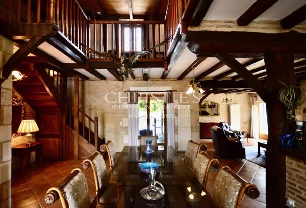 Magnifique ferme restaurée avec lac et piscine près de Bergerac, en Dordogne.