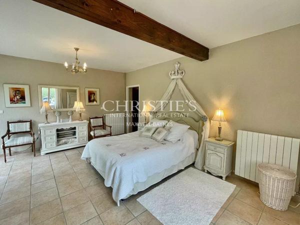 Magnifique ferme restaurée avec lac et piscine près de Bergerac, en Dordogne.