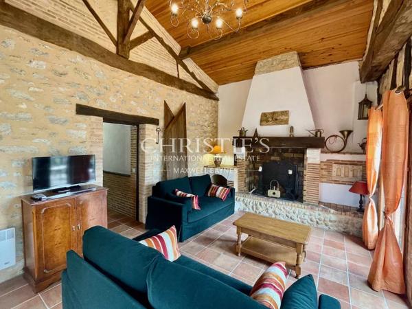 Magnifique ferme restaurée avec lac et piscine près de Bergerac, en Dordogne.