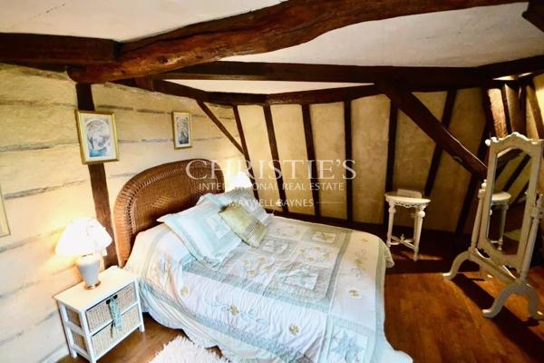 Magnifique ferme restaurée avec lac et piscine près de Bergerac, en Dordogne.