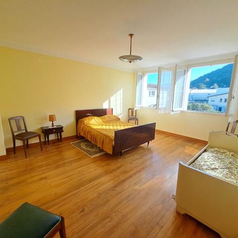 A VENDRE LAVELANET MAISON INDEPENDANTE 4 CHAMBRES / JARDIN / GARAGE