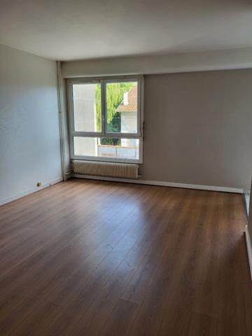 Grand Studio meublé - Marly le Roi quartier Gare