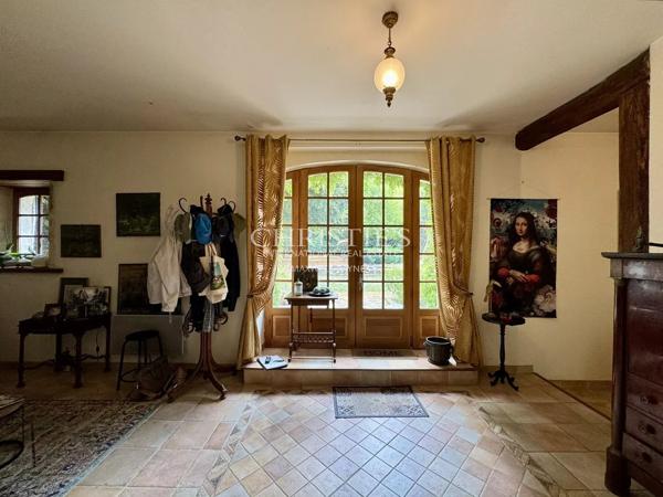 Logis charentais avec dépendances à proximité de l’océan