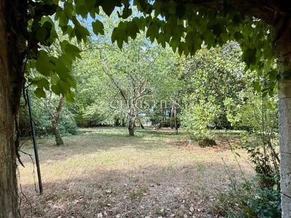 Logis charentais avec dépendances à proximité de l’océan