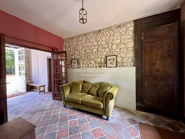 Logis charentais avec dépendances à proximité de l’océan